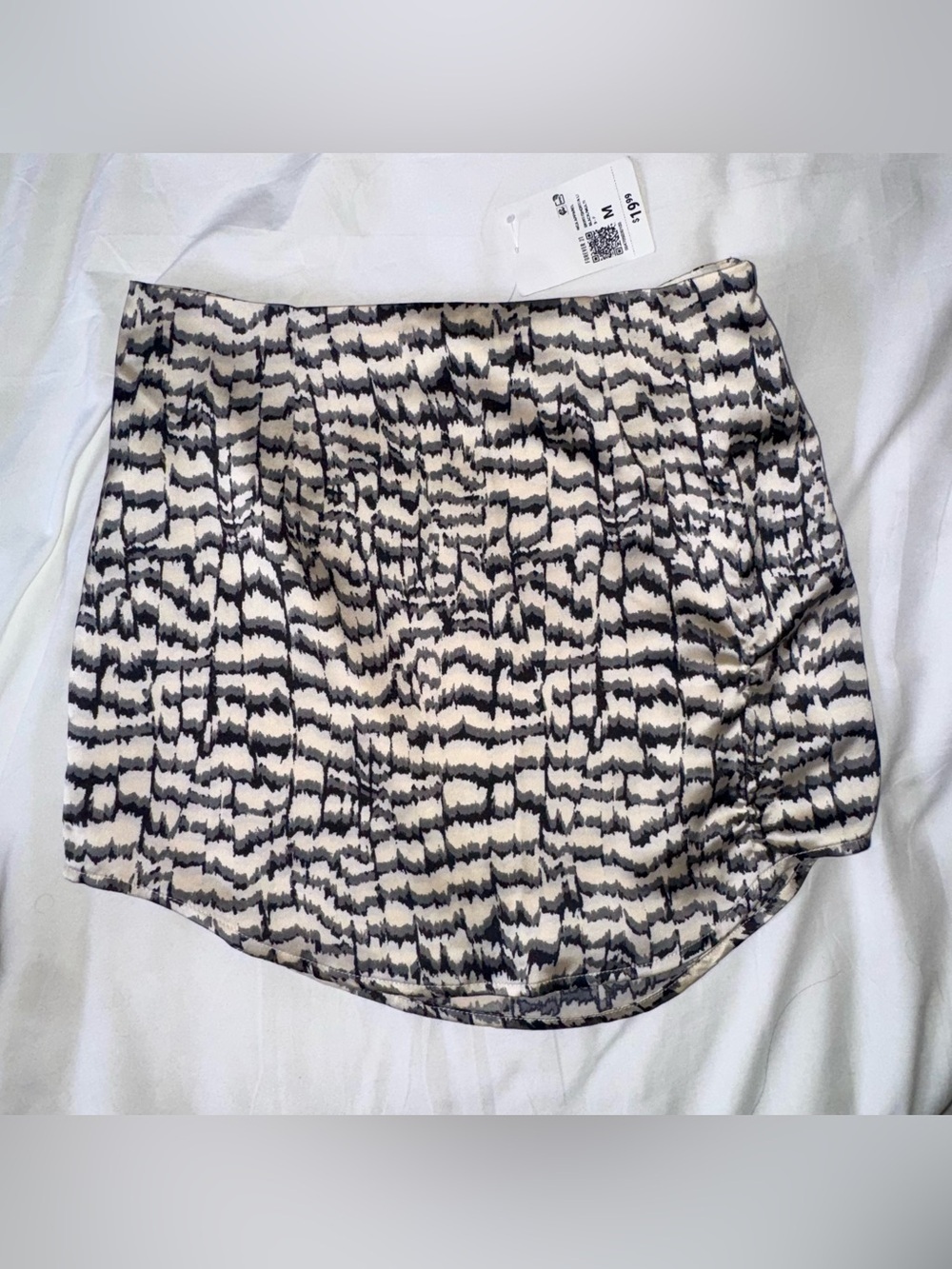 Forever 21 silky abstract print mini skirt black & white | M | Part of Set | NWT